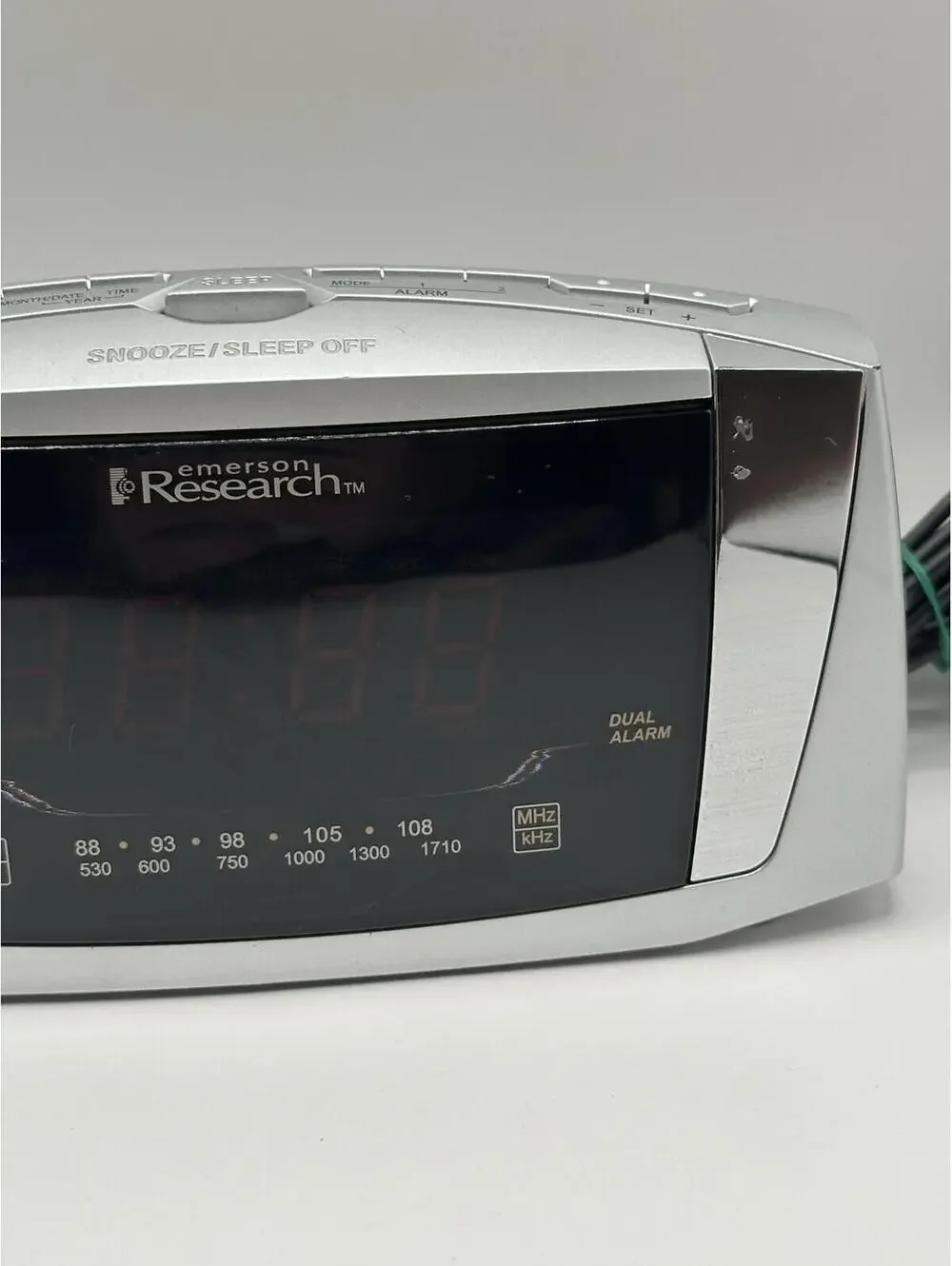 Emerson Research Smart Set Dual Auto Setting Alarm Clock Radio CKS5055B